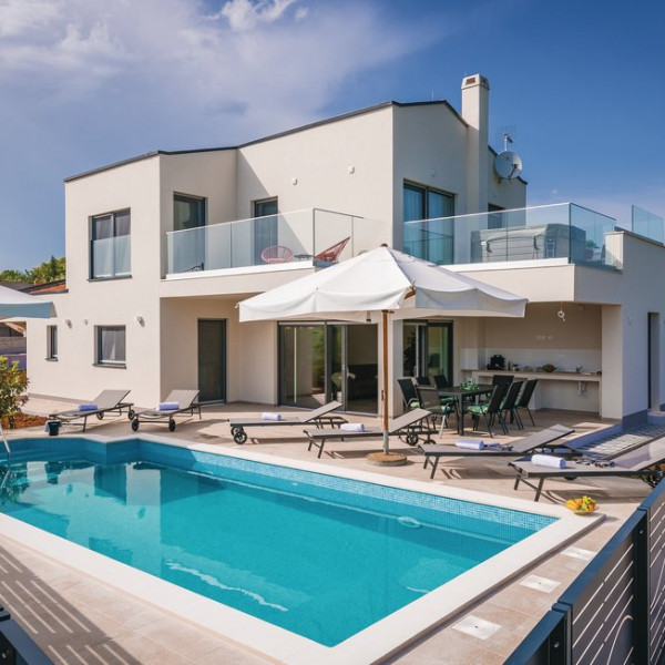 VILLA IZABEL WITH HOT WHIRPOOL, Villa Izabel With Hot Whirlpool Krnica