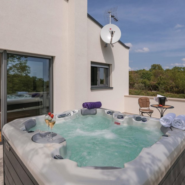 VILLA IZABEL WITH HOT WHIRPOOL, Villa Izabel With Hot Whirlpool Krnica