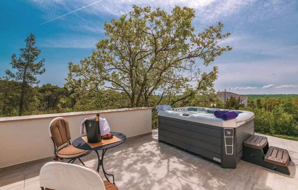 Villa Izabel with hot whirlpool - Modern Villa With A Whirlpool, Private Pool And Sea View, Villa Izabel With Hot Whirlpool Krnica